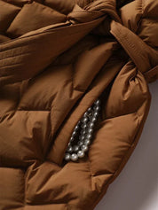 Pufferjacke mit Gürtel und Rautenmuster