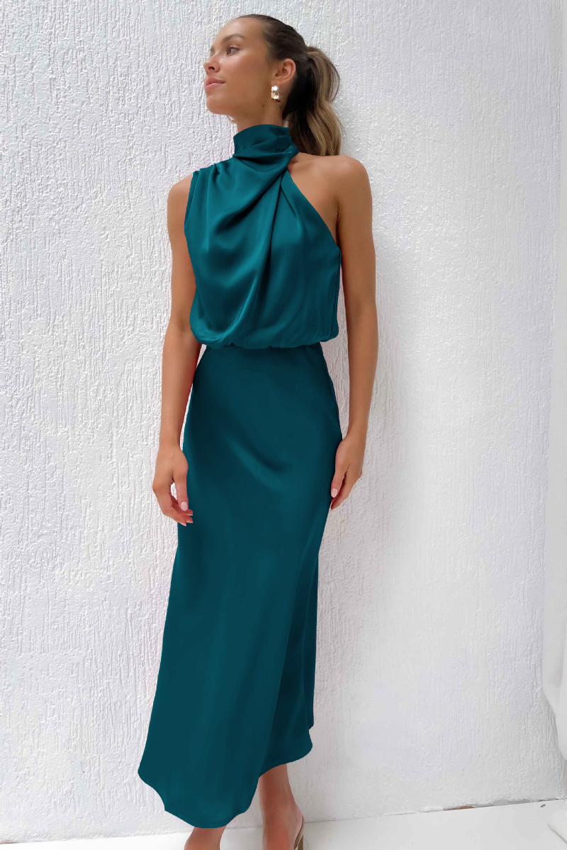 Asymmetrisches Kleid mit Rundhalsausschnitt