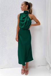 Asymmetrisches Kleid mit Rundhalsausschnitt